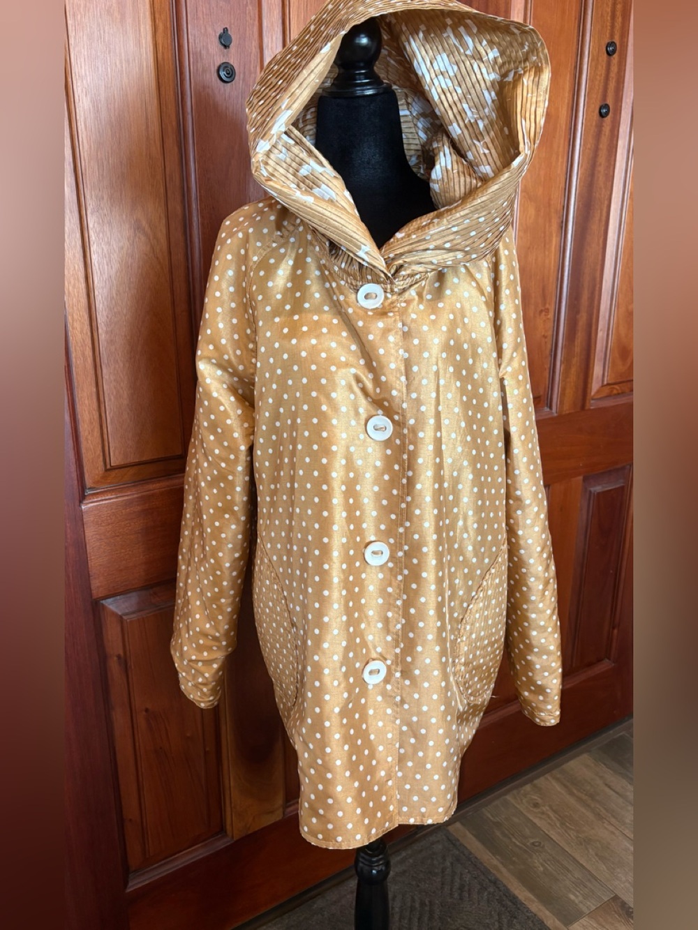UBU Reversible Rain Jacket Pleated Collar/ Hood Gold & Cream Size L Polka Dot